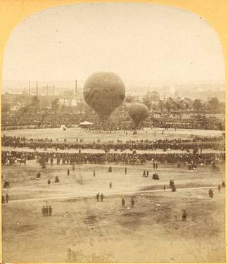 巨人。在它的右边，“大假日气球” The giant. On its right, the “Big Holiday Balloon” (1863)，菲利克斯·纳达尔