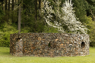 石围：岩环 Stone Enclosure: Rock Rings (1977 – 1978)，南锡·霍尔特