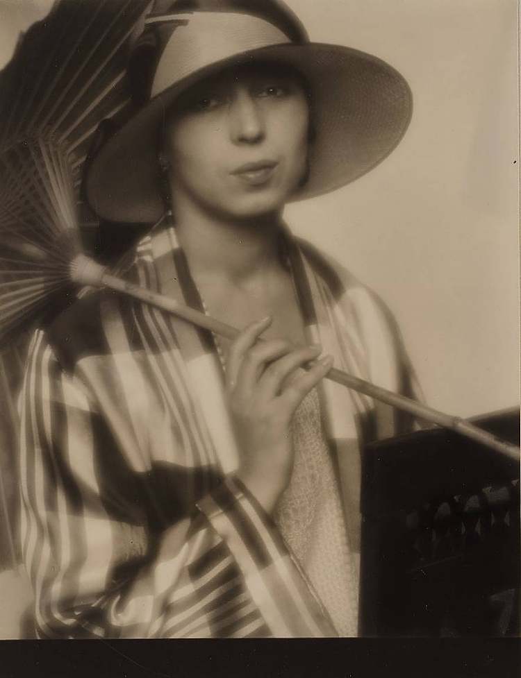 带日本伞的女士 Dame Mit Japanischem Schirm (c.1925)，尼古拉·佩尔沙伊德