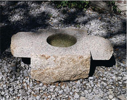 筑白（水座） Tsukubai (Waterholder) (1962)，野口勇