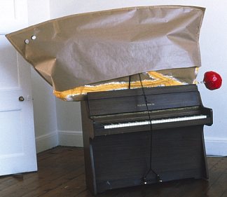 钢琴的对象 Object for a piano (1999)，菲利达·巴洛