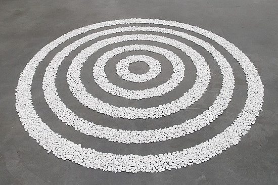 小白卵石圈日期 Small White Pebble Circles Date (1987)，理查德德·隆恩