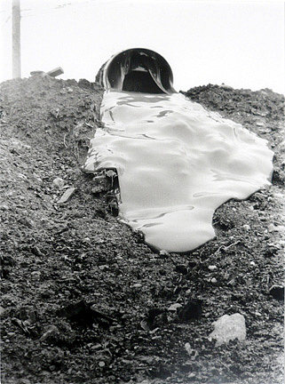 胶水 Glue Pour (1969)，罗伯特·史密森