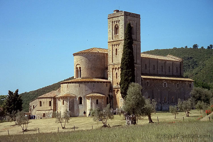 意大利圣安提莫修道院 Abbey of Sant'Antimo, Italy (c.1050)，罗马式建筑