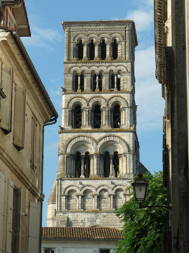 昂古莱姆大教堂钟楼，法国夏朗德 Bell Tower of Angoulême Cathedral, Charente, France (1110 - 1128)，罗马式建筑