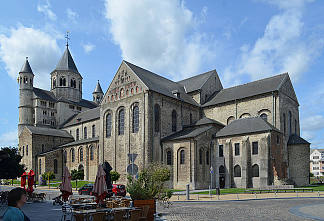 圣格特鲁德学院教堂，比利时尼维尔 Collegiate Church of Saint Gertrude, Nivelles, Belgium (c.1040)，罗马式建筑