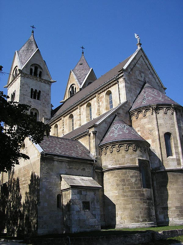 东区，圣詹姆斯修道院教堂，莱贝尼，匈牙利 East End, Abbey Church of St James, Lébény, Hungary (1208)，罗马式建筑