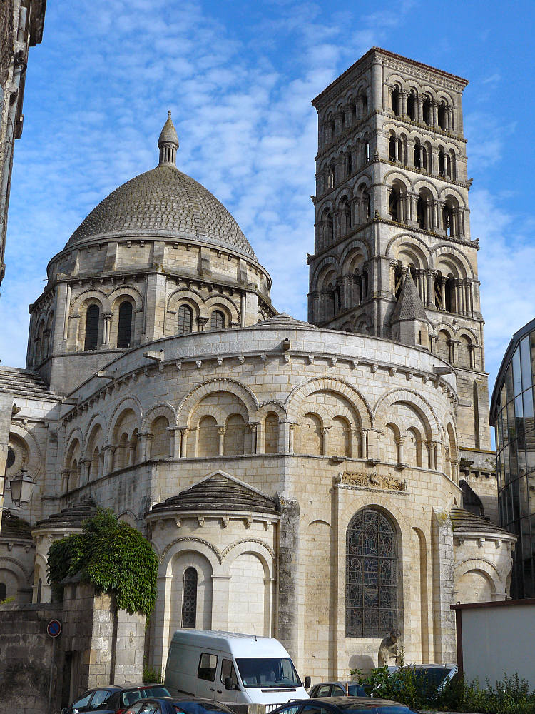 东区，昂古莱姆大教堂，夏朗德，法国 East End, Angoulême Cathedral, Charente, France (1110 - 1128)，罗马式建筑