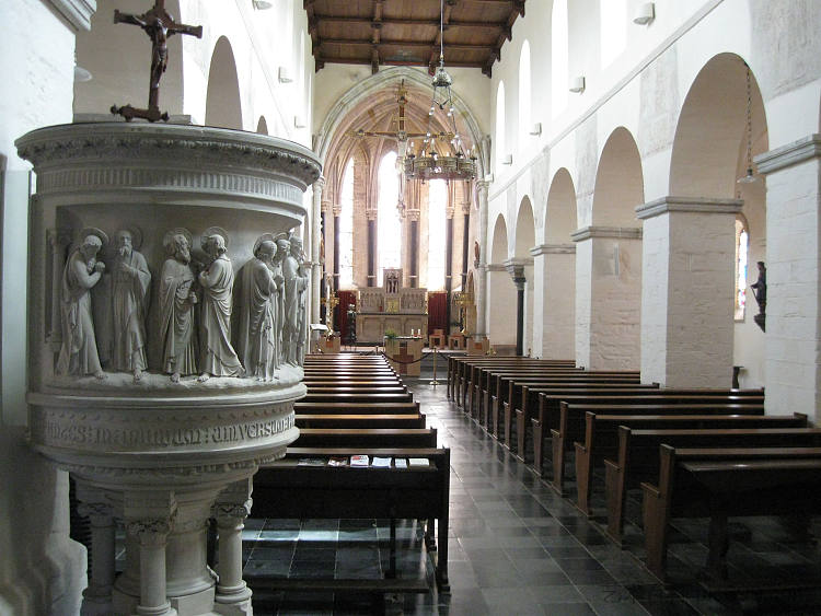 圣安妮教堂内部，比利时阿尔德内克 Interior of Church of Saint Anne, Aldeneik, Belgium (c.1150)，罗马式建筑