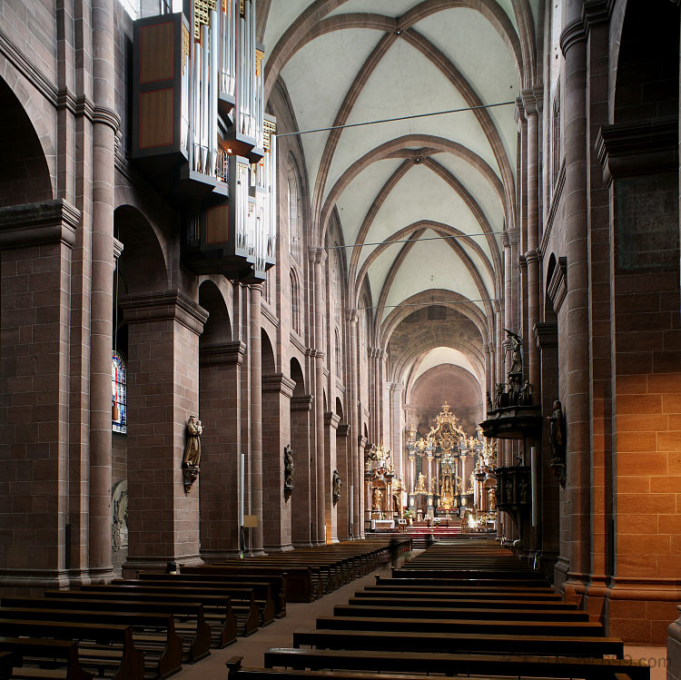 德国沃尔姆斯大教堂内部 Interior of Worms Cathedral, Germany (1130 - 1181)，罗马式建筑