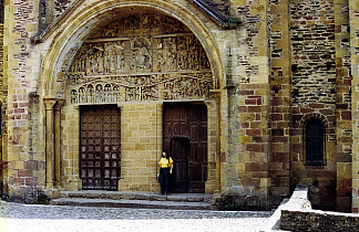 门户，圣福伊修道院教堂，法国孔克斯 Portal, Abbey Church of Saint Foy, Conques, France (c.1100)，罗马式建筑