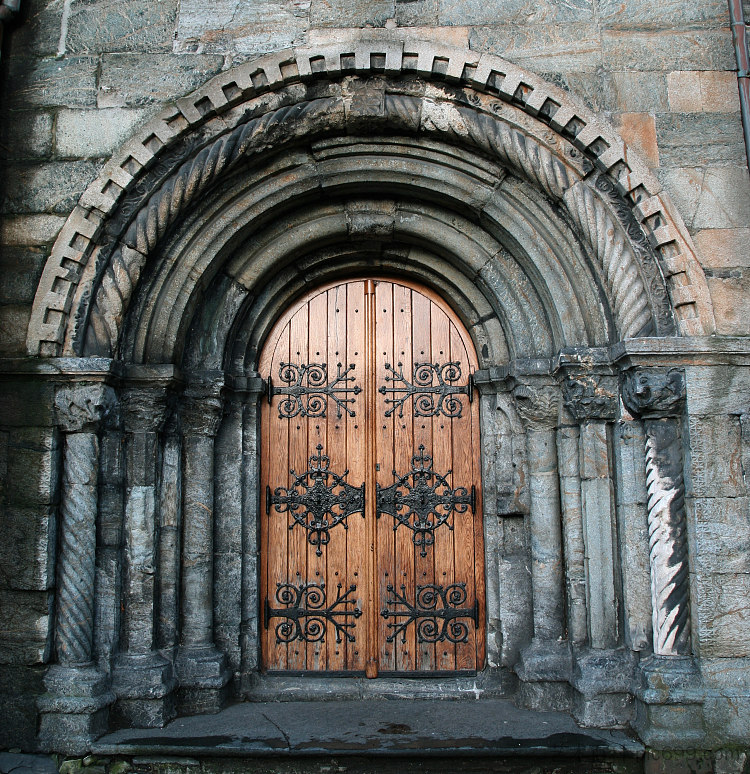 圣玛丽教堂门户，挪威卑尔根 Portal of St Mary's Church, Bergen, Norway (1180)，罗马式建筑