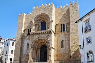 科英布拉老大教堂 Old Cathedral of Coimbra (c.1139 – c.1220; Coimbra,Portugal                     )，罗马式建筑