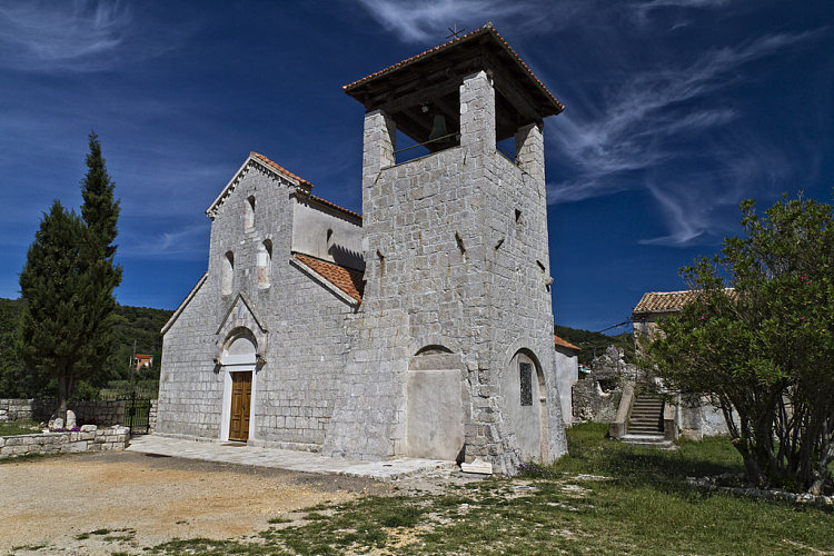 圣彼得大教堂在苏佩塔尔斯卡德拉加，拉布，克罗地亚 St Peters Basilica in Supetarska Draga, Rab, Croatia (1060)，罗马式建筑