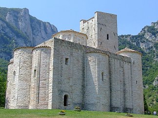 圣维托雷阿勒丘斯修道院，意大利根加 The Monastery of San Vittore Alle Chiuse, Genga, Italy (1011)，罗马式建筑