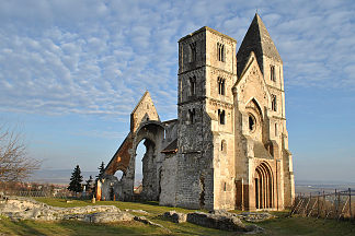 兹桑贝克普雷蒙特雷修道院教堂，匈牙利 Zsámbék Premontre Monastery Church, Hungary (1220)，罗马式建筑