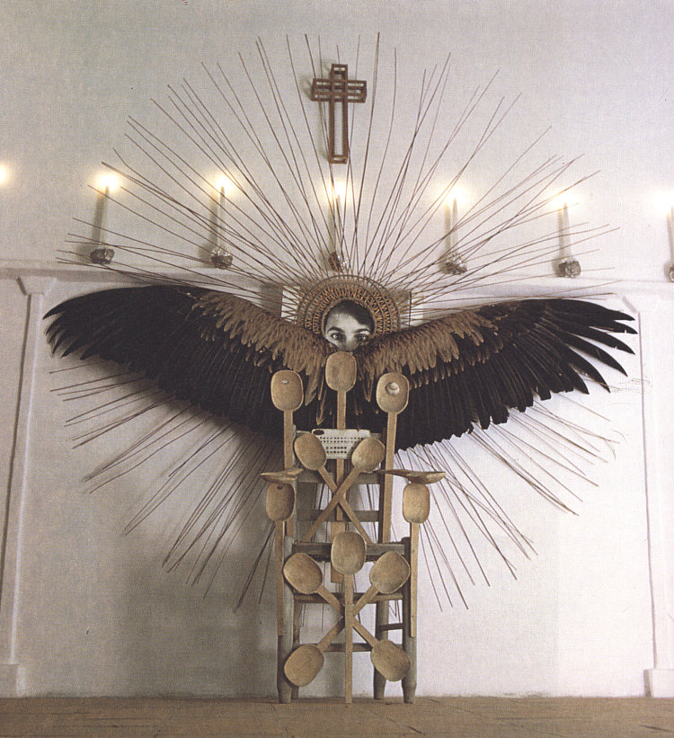 有秃鹫翅膀的椅子 Chair with the Wings of a Vulture (1960)，萨尔瓦多·达利