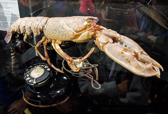 壮阳电话 Aphrodisiac Telephone (c.1936 - c.1938)，萨尔瓦多·达利