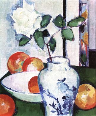 静物画。东方花瓶里的苹果和白玫瑰 Still Life. Apples and a White Rose in an Oriental Vase (1924)，塞缪尔·佩普卢