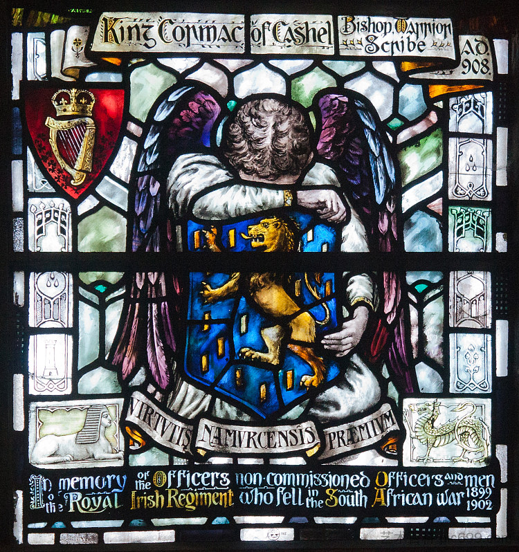 卡舍尔国王科马克(King Cormac of Cashel)担任主教、战士和抄写员。都柏林圣帕特里克大教堂(局部) King Cormac of Cashel as Bishop, Warrior and Scribe. St. Patrick's Cathedral in Dublin (detail) (c.1906),莎拉·普瑟