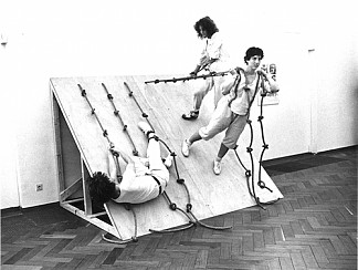 斜板 Slant Board (1961)，西蒙娜·福尔蒂