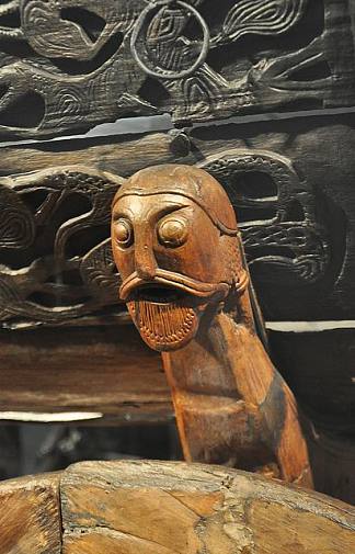 奥塞贝格船上雕刻的四轮木车的细节 A Detail of the Carved Four Wheel Wooden Cart from Oseberg Ship (c.800)，维京艺术