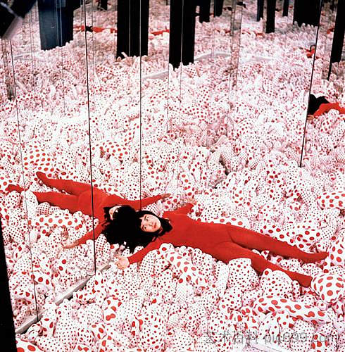 无限镜房 Infinity Mirror Room (1965)，草间弥生